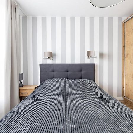 Fajny Apartament Z Parkingiem, Obok Metra. Varşova Dış mekan fotoğraf
