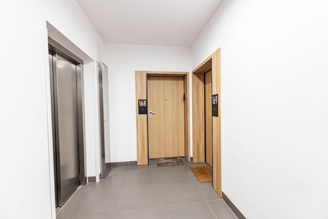 Fajny Apartament Z Parkingiem, Obok Metra. Varşova Dış mekan fotoğraf